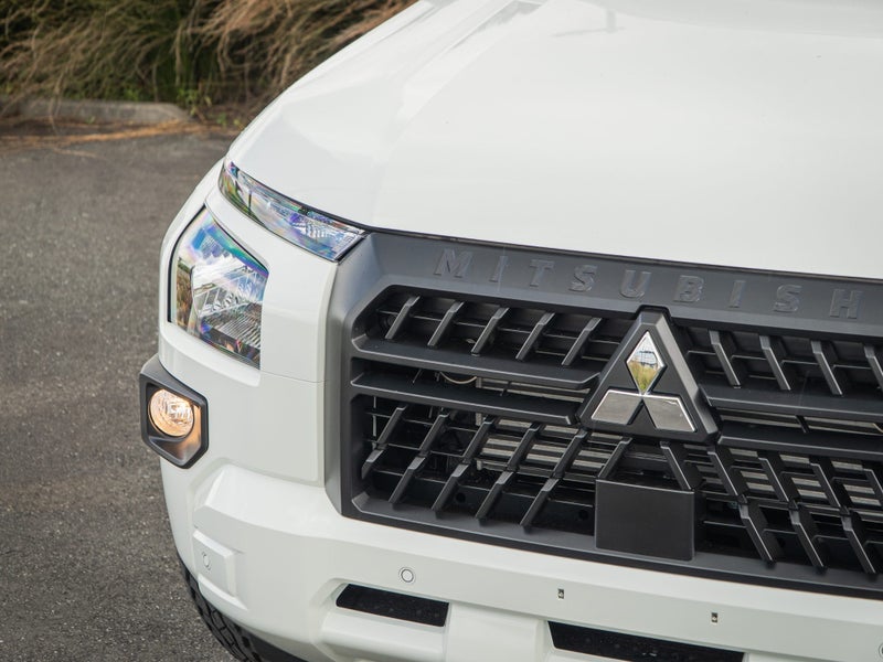 2025 Mitsubishi Triton GLX CC CH 2.4 4WD Bi-Tur... image 3