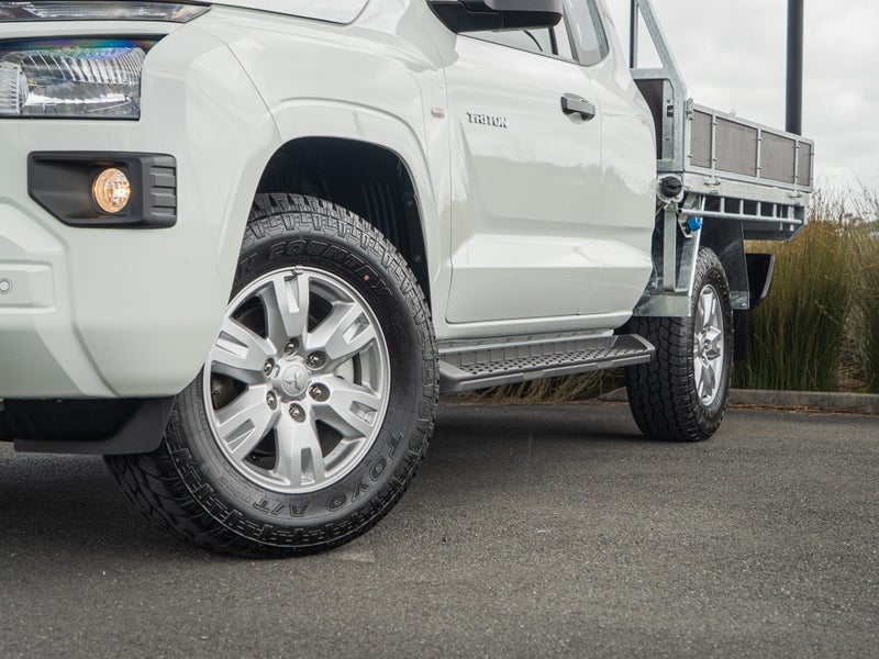 2025 Mitsubishi Triton GLX CC CH 2.4 4WD Bi-Tur... image 5