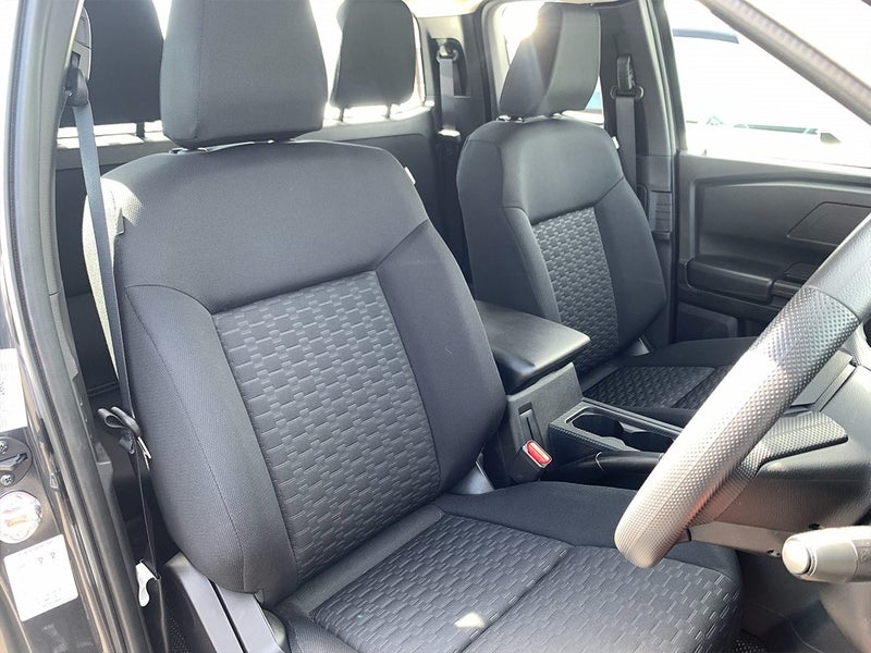 2025 Mitsubishi Triton GLX Club Cab 4WD 2.4L Bi... image 3