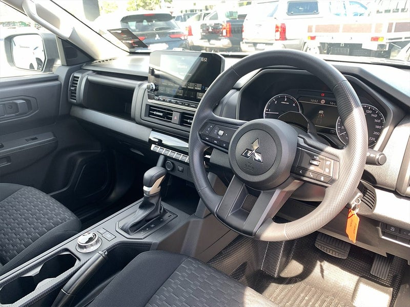 2025 Mitsubishi Triton GLX Club Cab 4WD 2.4L Bi... image 4