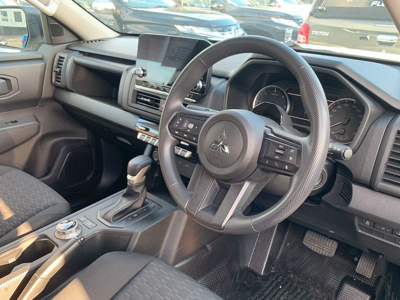 2025 Mitsubishi Triton GLX Club Cab 4WD 2.4L Bi... image 3