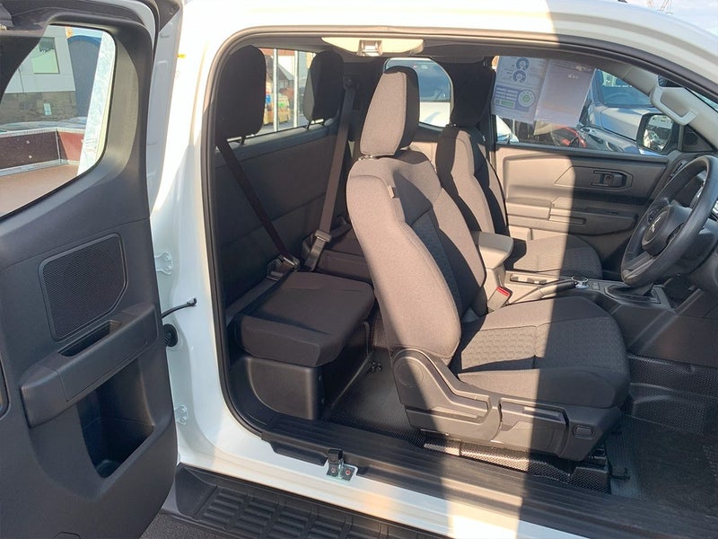 2025 Mitsubishi Triton GLX Club Cab 4WD 2.4L Bi... image 4