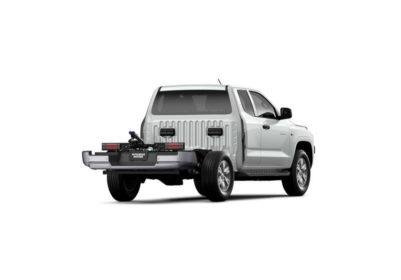 2025 Mitsubishi Triton GLX Club Cab image 4