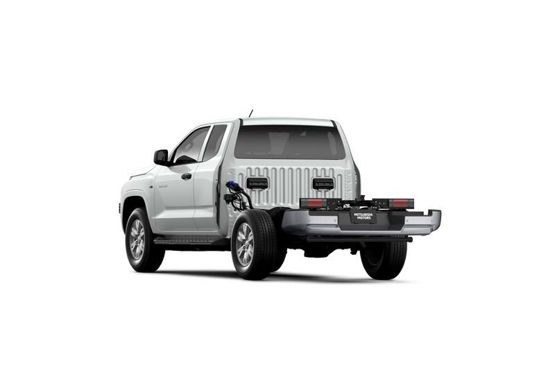 2025 Mitsubishi Triton GLX Club Cab image 5