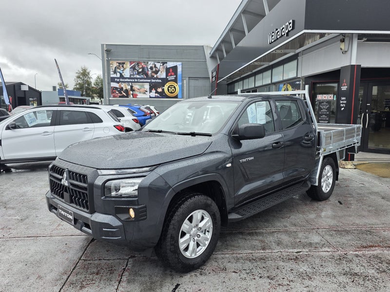 2025 Mitsubishi Triton GLX D/Cab Flat Deck 4x4 image 5