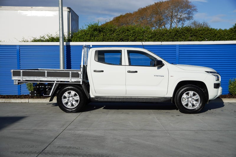 2025 Mitsubishi Triton GLX Flat deck 4x4 6-sp auto image 2