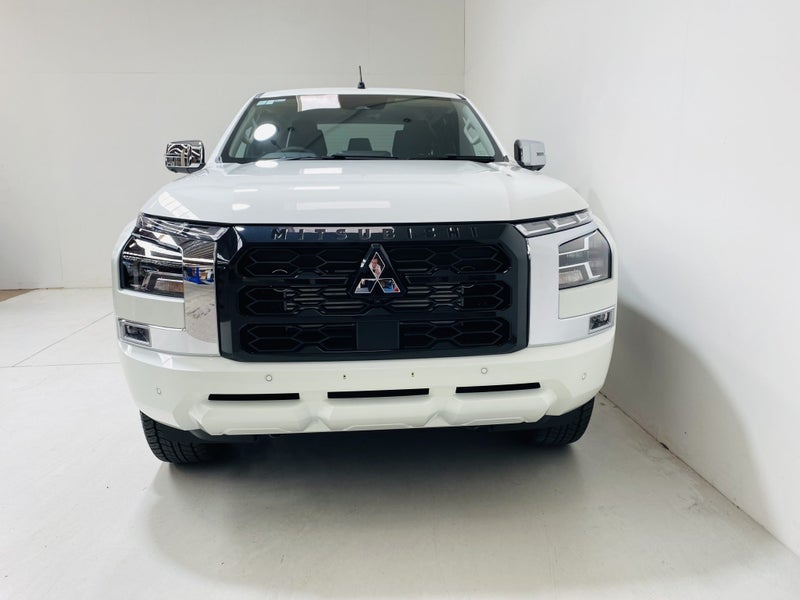 2025 Mitsubishi Triton GLX-R 2.4 Bi TURBO 2WD AUTO image 2