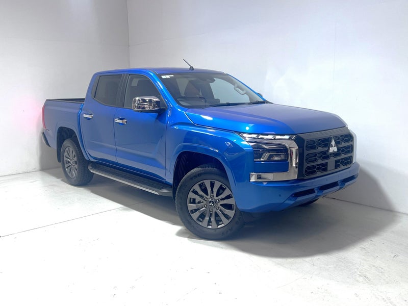 2025 Mitsubishi Triton GLX-R 2.4 Bi TURBO 2WD AUTO image 1
