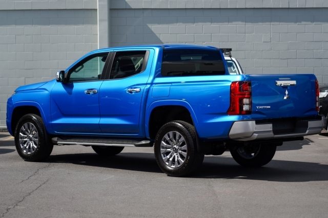 2025 Mitsubishi Triton GLX-R 2.4DT 2WD image 3