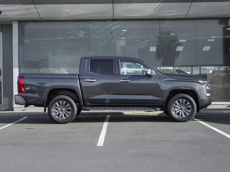 2025 Mitsubishi Triton GLX-R 2WD DIESEL BI-TURB... image 3