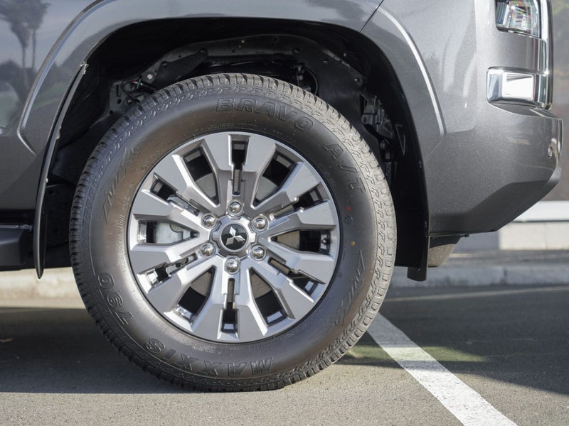 2025 Mitsubishi Triton GLX-R 2WD DIESEL BI-TURB... image 5
