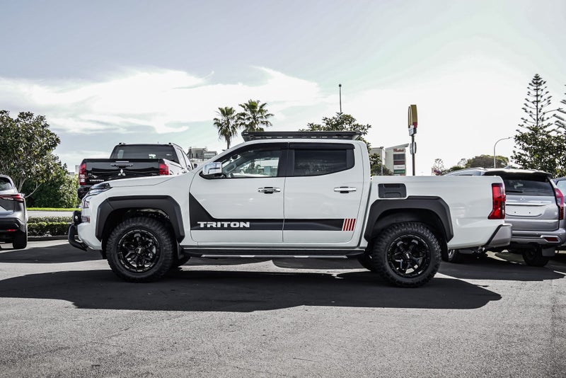 2025 Mitsubishi Triton GLX-R 4WD image 3