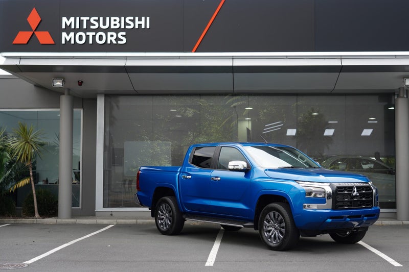 2025 Mitsubishi Triton GLX-R 4WD DIESEL BI-TURB... image 2