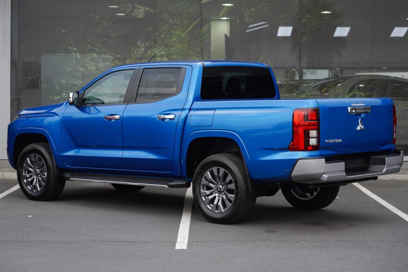 2025 Mitsubishi Triton GLX-R 4WD DIESEL BI-TURB... image 3