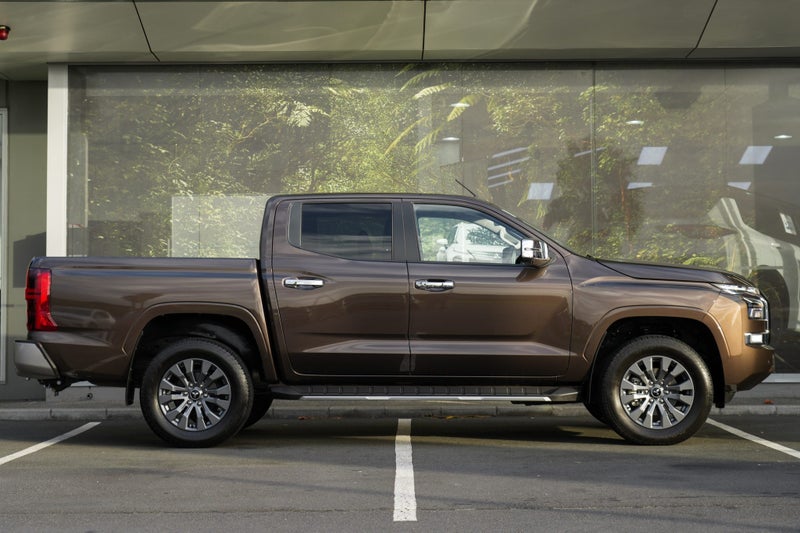 2025 Mitsubishi Triton GLX-R 4WD DIESEL BI-TURB... image 4