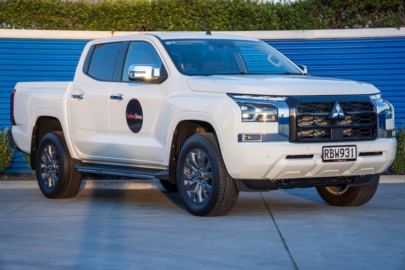 2025 Mitsubishi Triton GLX-R 4x4 6-sp auto image 1