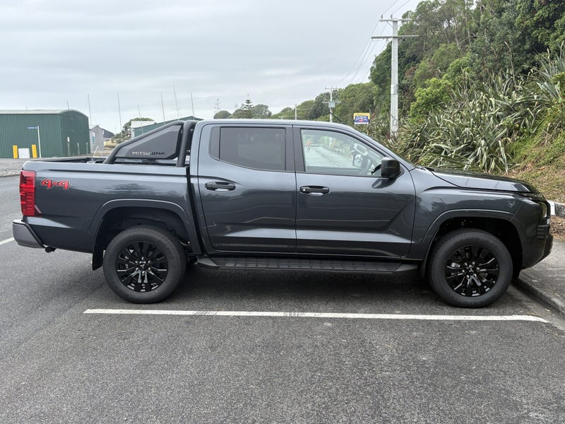 2025 Mitsubishi Triton GLX SPORT 4WD image 3