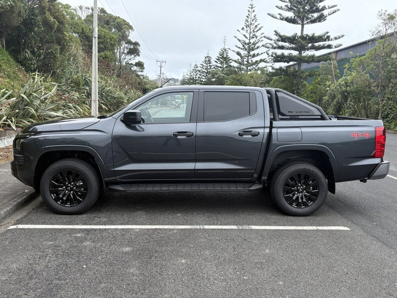 2025 Mitsubishi Triton GLX SPORT 4WD image 4