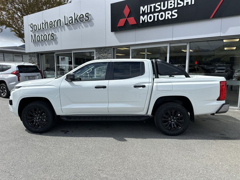 2025 Mitsubishi Triton GLX Sport 4WD image 2