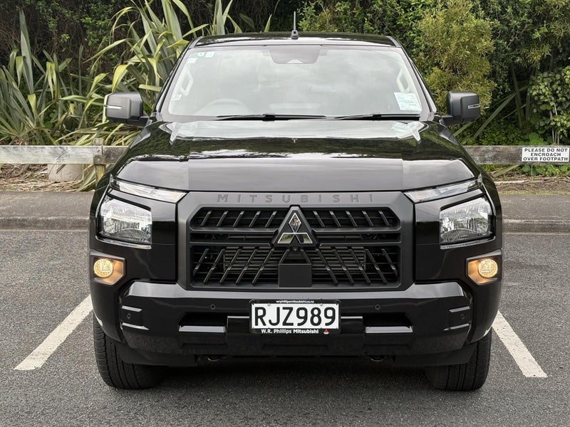 2025 Mitsubishi Triton GLX SPORT 4WD image 3