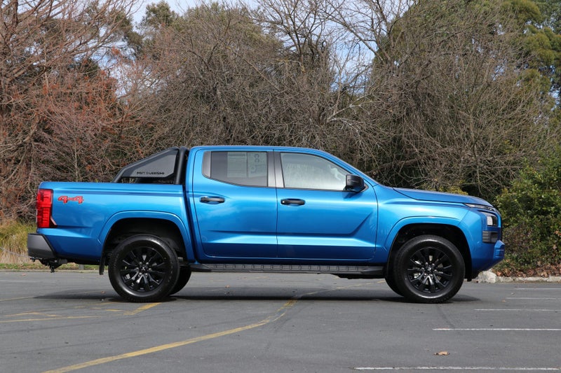 2025 Mitsubishi Triton GLX Sport 4WD 6At image 3