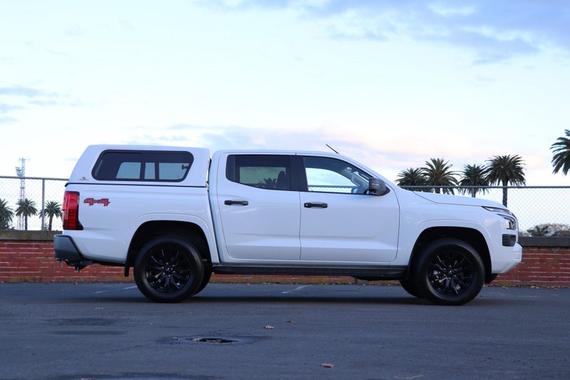 2025 Mitsubishi Triton GLX SPORT 4WD AUTO image 3