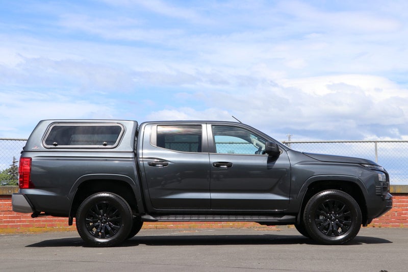 2025 Mitsubishi Triton GLX SPORT 4WD AUTO image 3