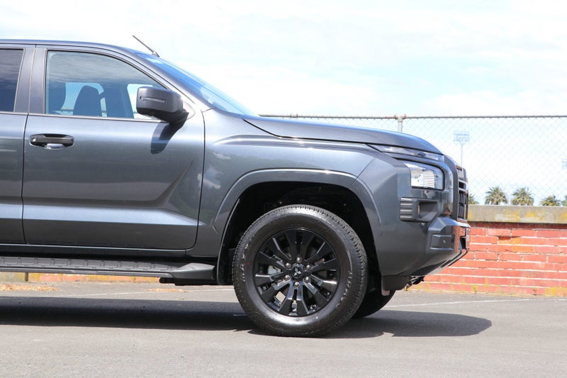 2025 Mitsubishi Triton GLX SPORT 4WD AUTO image 4