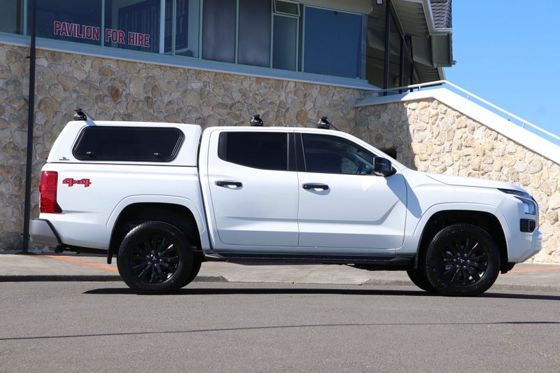 2025 Mitsubishi Triton GLX SPORT 4WD AUTO image 3