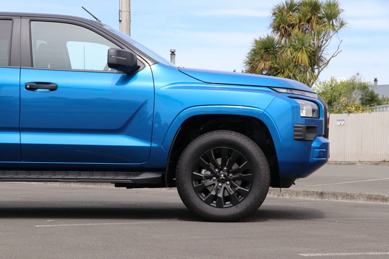 2025 Mitsubishi Triton GLX SPORT 4WD AUTO image 4