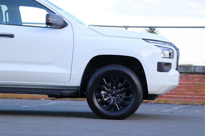 2025 Mitsubishi Triton GLX SPORT 4WD AUTO image 4