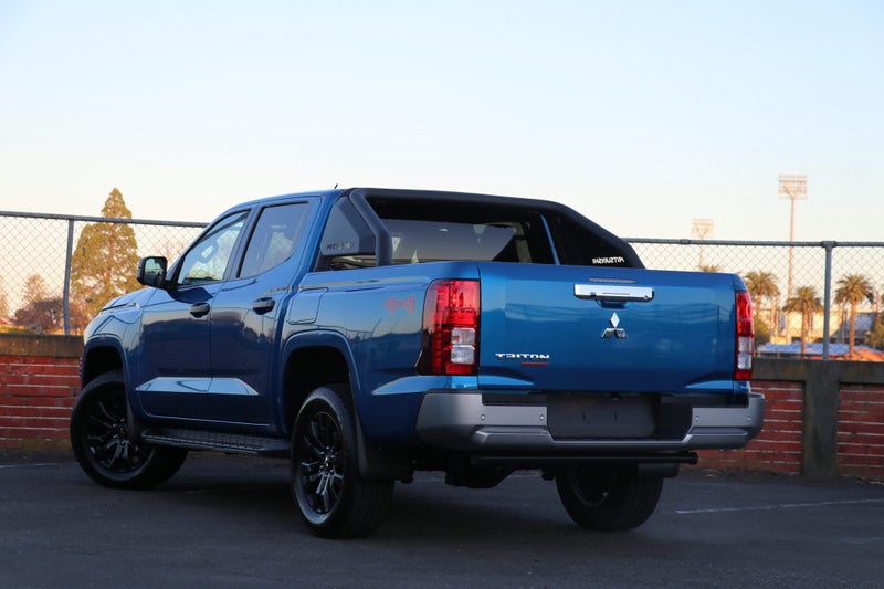 2025 Mitsubishi Triton GLX SPORT 4WD AUTO image 2