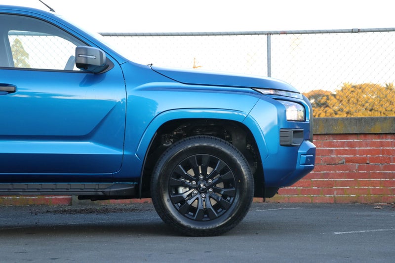 2025 Mitsubishi Triton GLX SPORT 4WD AUTO image 4