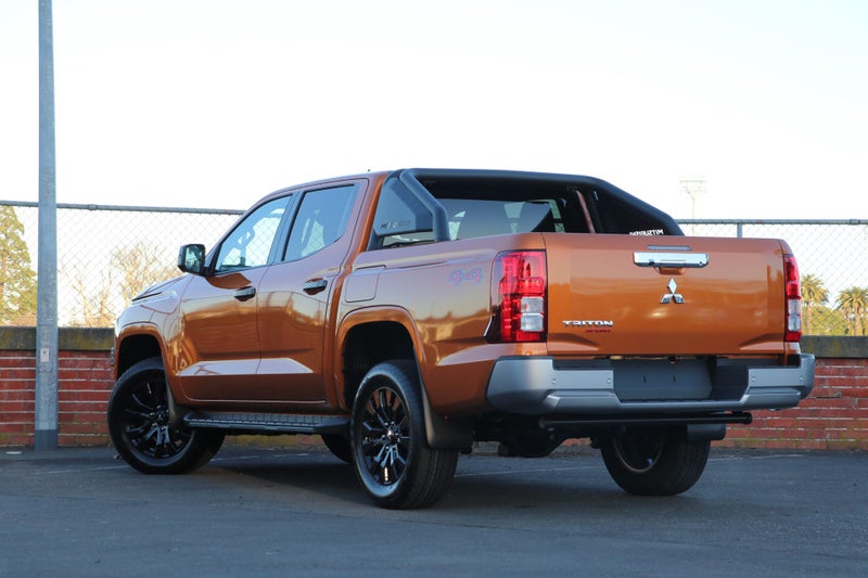 2025 Mitsubishi Triton GLX SPORT 4WD AUTO image 2
