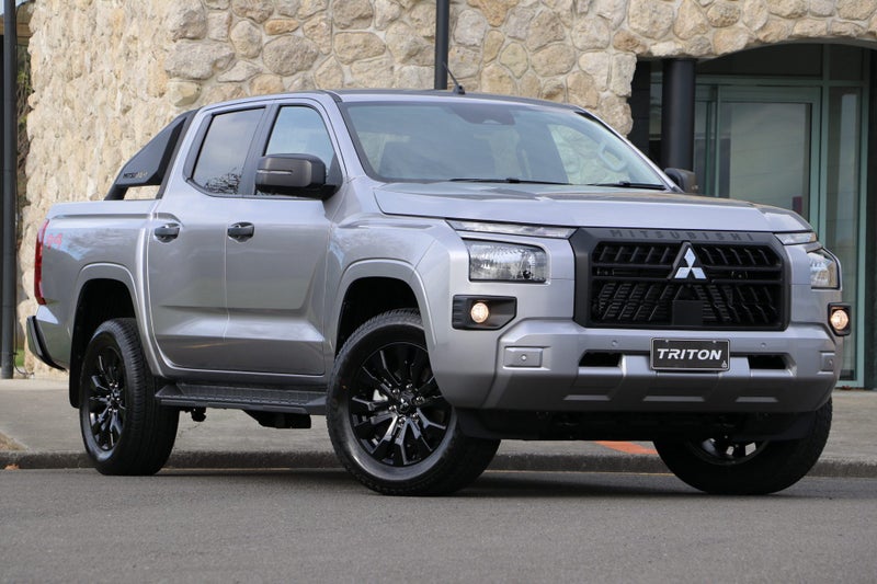 2025 Mitsubishi Triton GLX SPORT 4WD AUTO image 1