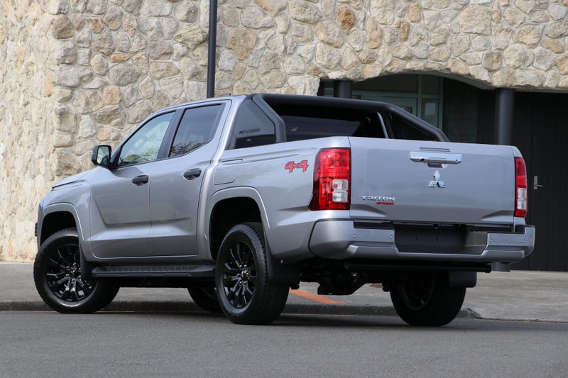 2025 Mitsubishi Triton GLX SPORT 4WD AUTO image 2