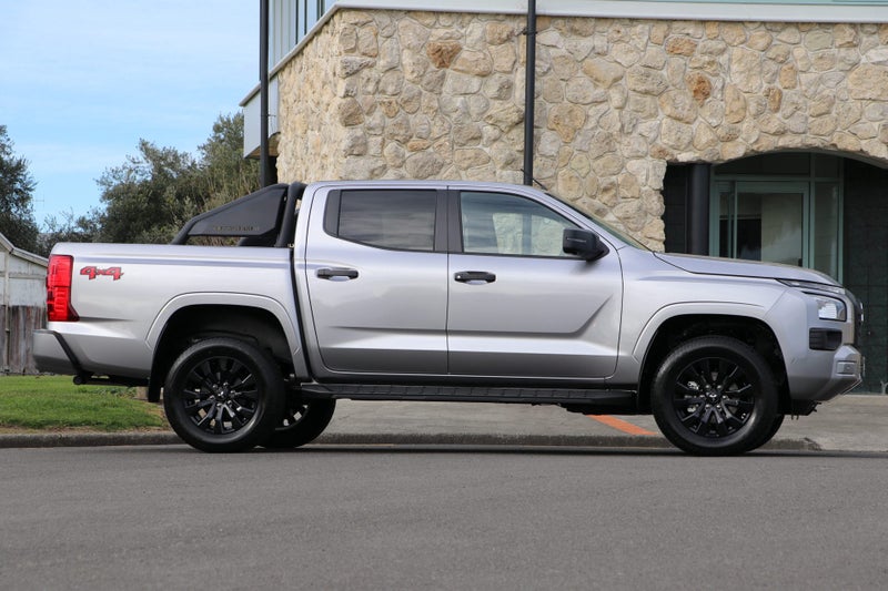 2025 Mitsubishi Triton GLX SPORT 4WD AUTO image 3