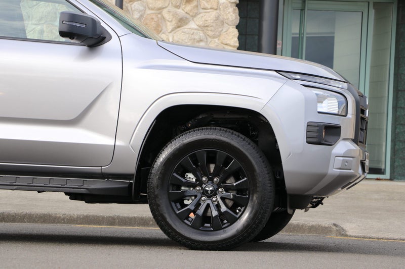 2025 Mitsubishi Triton GLX SPORT 4WD AUTO image 4