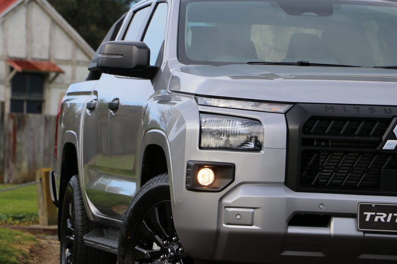 2025 Mitsubishi Triton GLX SPORT 4WD AUTO image 5