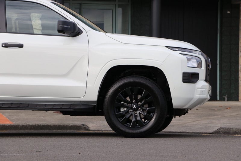 2025 Mitsubishi Triton GLX SPORT 4WD AUTO image 4