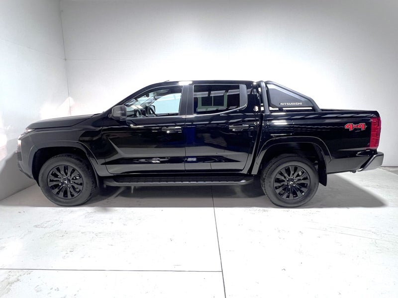 2025 Mitsubishi Triton GLX SPORT 4WD AUTO - LTD... image 4