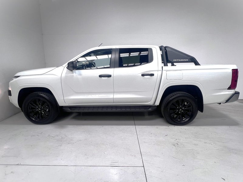 2025 Mitsubishi Triton GLX SPORT 4WD AUTO - LTD... image 4