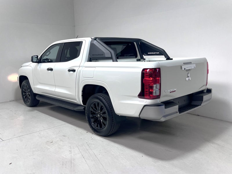 2025 Mitsubishi Triton GLX SPORT 4WD AUTO - LTD... image 5