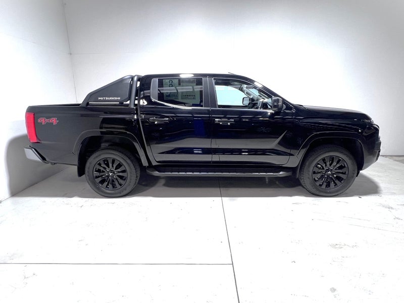2025 Mitsubishi Triton GLX SPORT 4WD AUTO - LTD... image 4