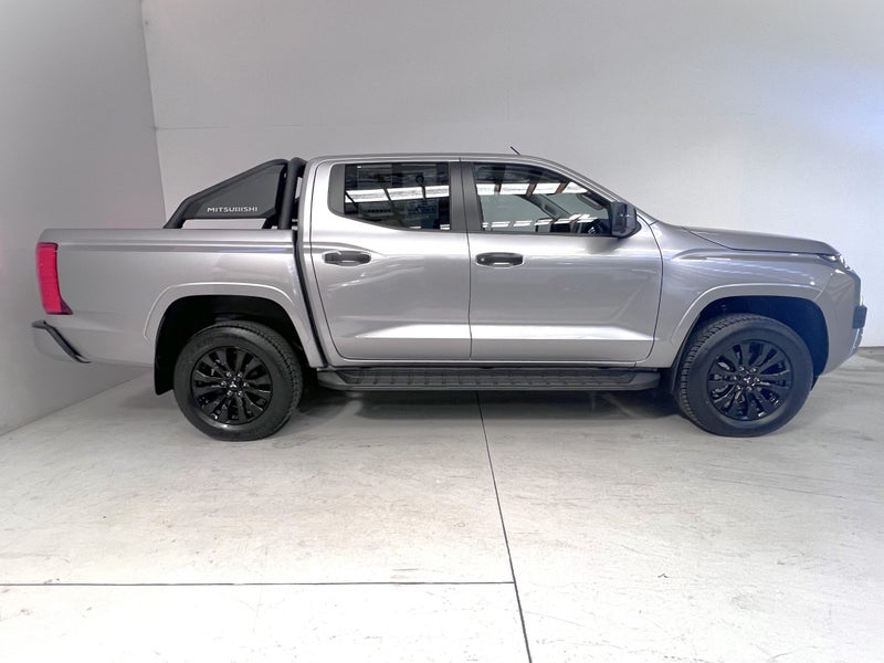 2025 Mitsubishi Triton GLX SPORT 4WD AUTO - LTD... image 3