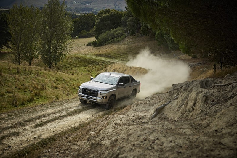 2025 Mitsubishi Triton GLX SPORT 4WD DC WS image 2