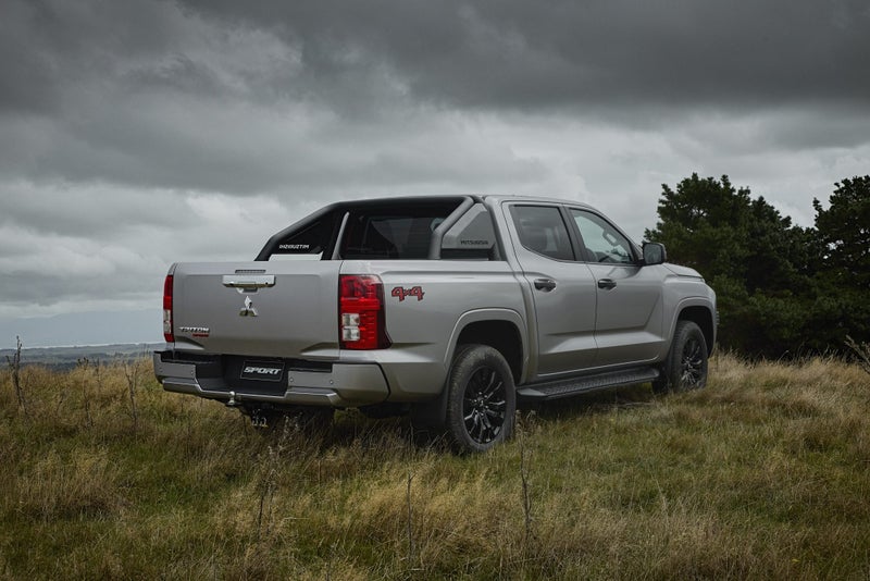 2025 Mitsubishi Triton GLX SPORT 4WD DC WS image 3