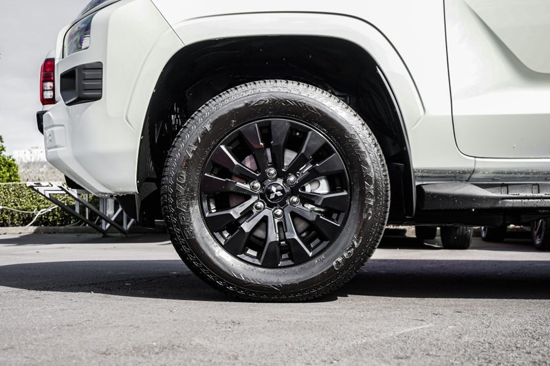 2025 Mitsubishi Triton GLX SPORT 4WD DC WS image 5