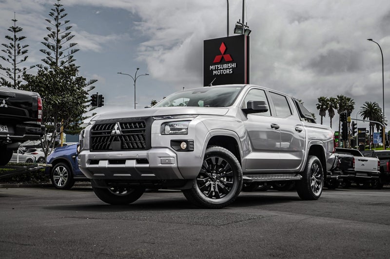 2025 Mitsubishi Triton GLX SPORT 4WD DC WS image 1