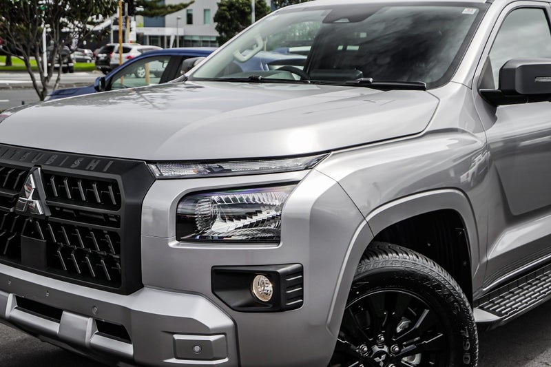 2025 Mitsubishi Triton GLX SPORT 4WD DC WS image 2